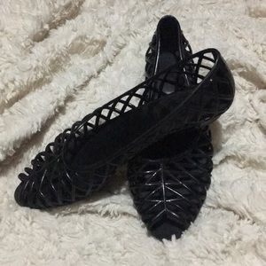 Black jelly sandals